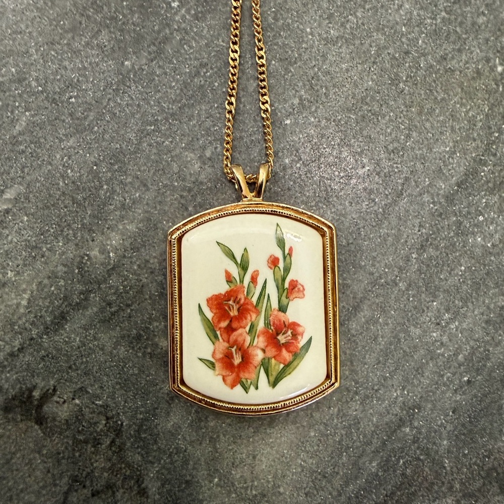 Vintage Avon Floral Heritage Gladiolas Floral Ceramic Gold Chain Necklace - Picture 2 of 7